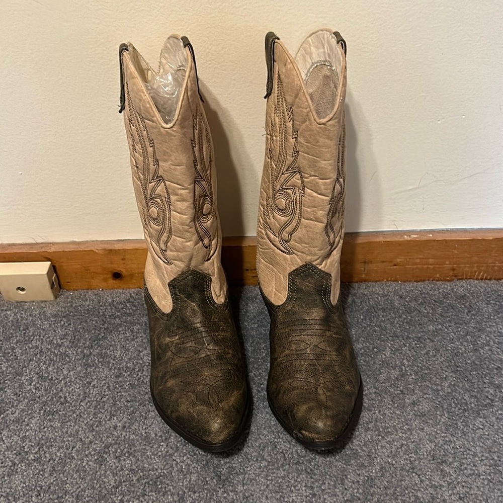 BOOTS